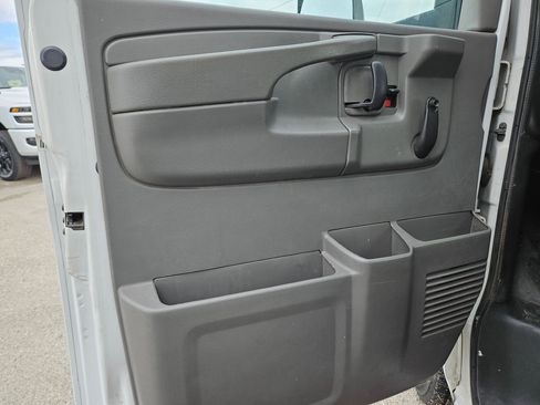 Used 2015 Chevrolet Express 3500 Extended image 11