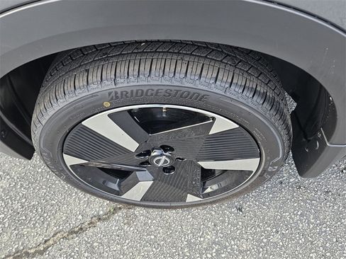 New 2026 Nissan Kicks SR image 18