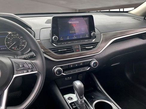 Used 2024 Nissan Altima 2.5 SV image 9