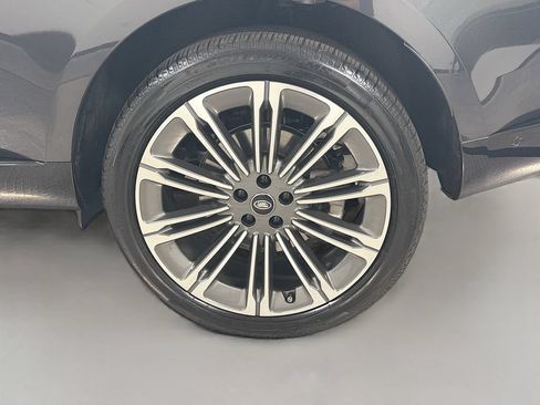 Used 2025 Land Rover Range Rover SE AWD/4WD image 34
