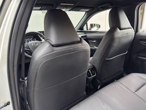 Used 2022 Lexus UX 200 w/ Accessory Package (Z2) FWD image 33