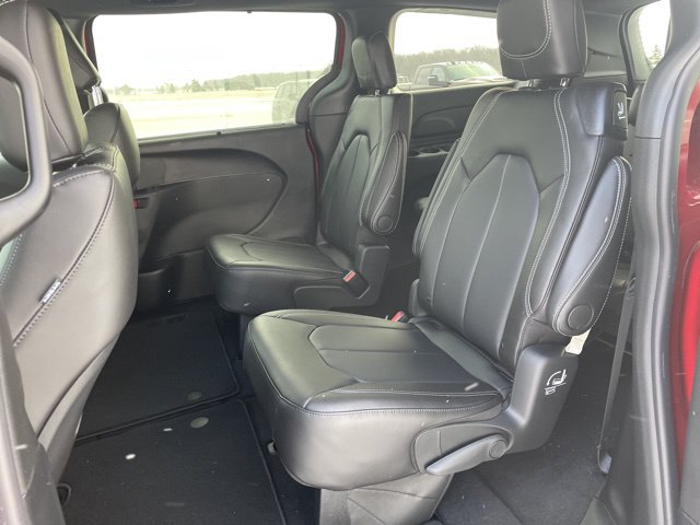 New 2026 Chrysler Pacifica Select AWD/4WD image 10
