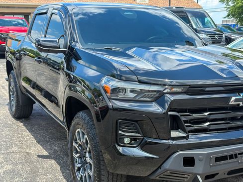 Used 2023 Chevrolet Colorado Z71 w/ Z71 Convenience Package 2 AWD/4WD image 3