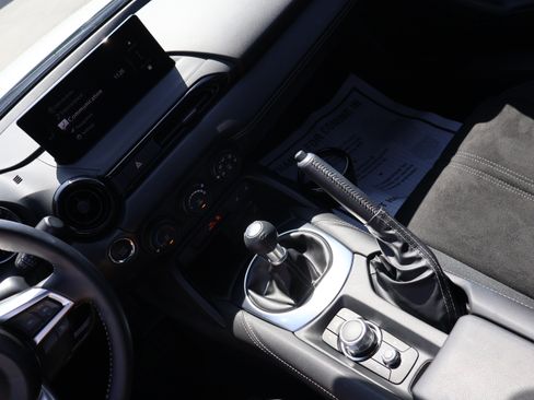 Certified 2025 MAZDA MX-5 Miata Club RWD image 15