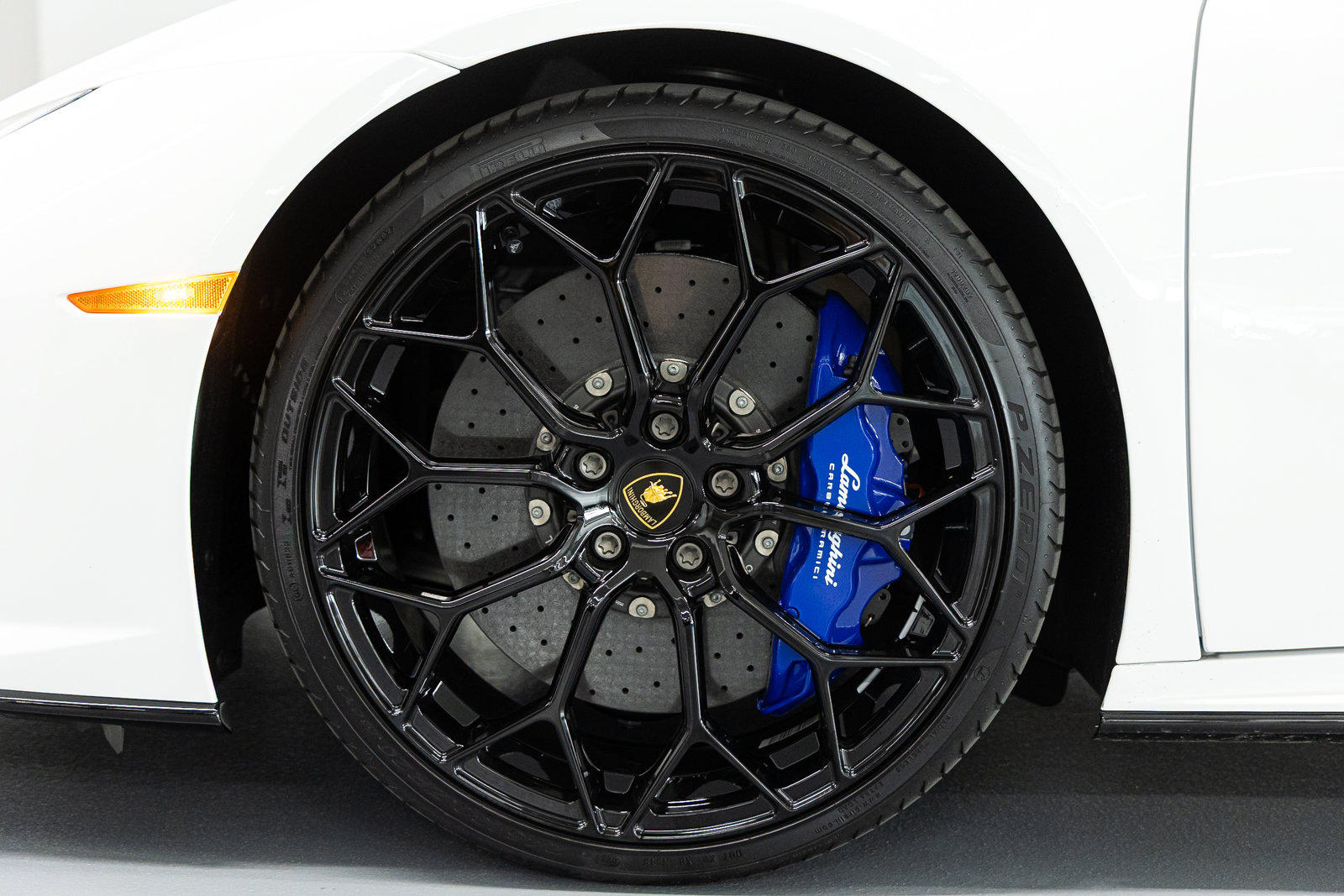 Used 2024 Lamborghini Huracan EVO AWD/4WD image 19