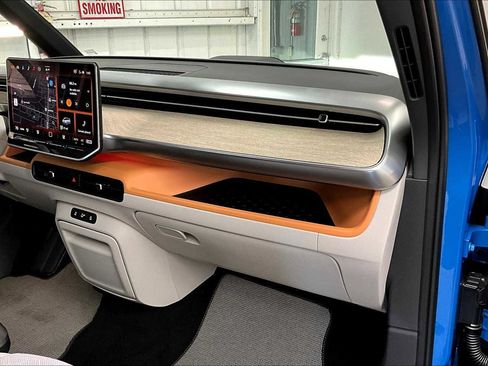 New 2025 Volkswagen ID. Buzz 1st Edition image 27