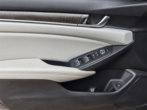 Used 2019 Honda Accord EX image 11