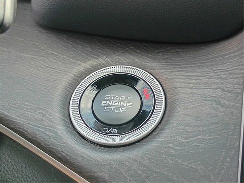 New 2025 Jeep Grand Cherokee Limited w/ Luxury Tech Group II image 16