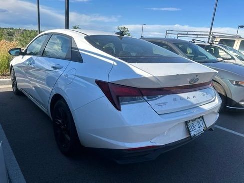 Used 2023 Hyundai Elantra SEL w/ Preferred Accessory Package FWD image 3