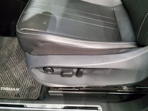 Used 2022 Volkswagen Tiguan SE R-Line FWD image 27