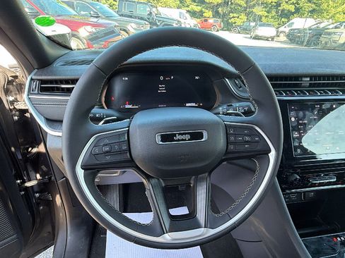 Used 2025 Jeep Grand Cherokee Laredo X RWD image 26
