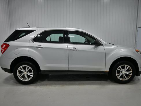 Used 2017 Chevrolet Equinox LS AWD/4WD image 29
