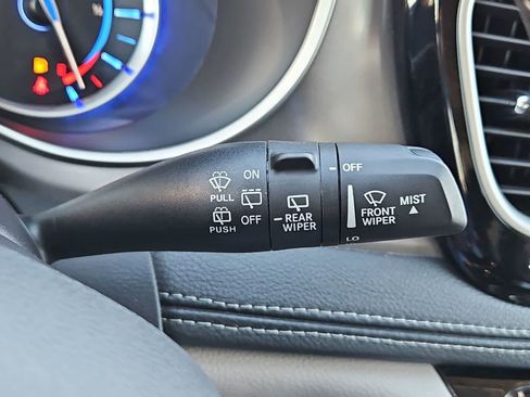 Used 2023 Chrysler Pacifica Touring-L image 28