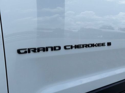 Used 2023 Jeep Grand Cherokee L Laredo RWD image 18