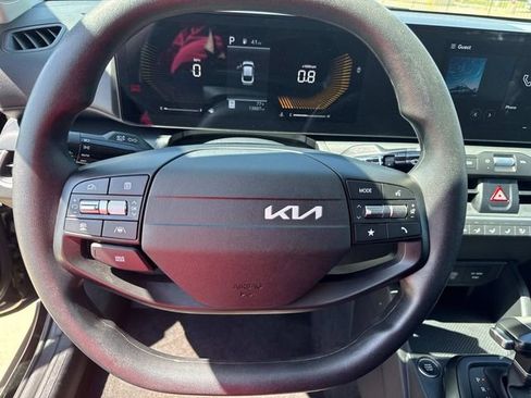 Used 2025 Kia K4 LXS FWD image 28