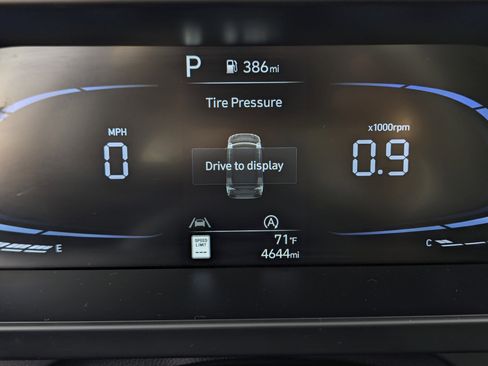 Certified 2025 Hyundai Elantra SE image 12