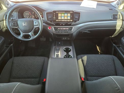 Used 2025 Honda Ridgeline Sport image 17