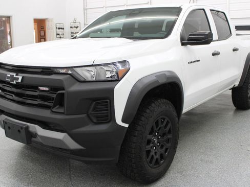 Used 2023 Chevrolet Colorado Trail Boss image 3