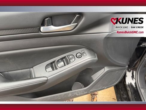 Used 2025 Nissan Altima 2.5 SV image 5