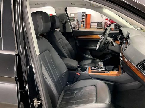 Used 2023 Audi Q5 2.0T Premium w/ Convenience Package image 10