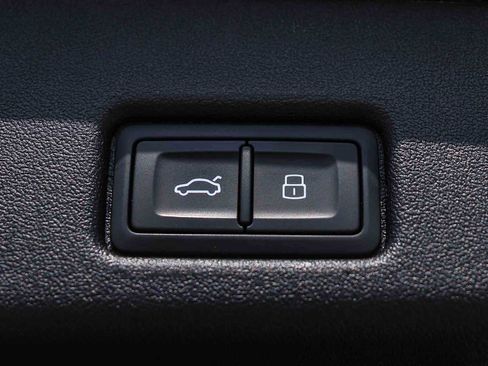 Used 2025 Audi Q5 Premium w/ Convenience Package AWD/4WD image 37