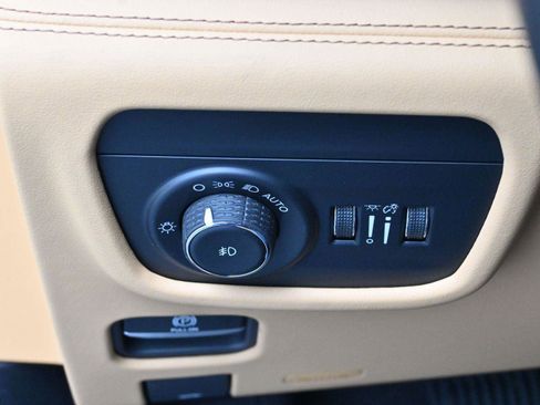 Used 2023 Jeep Grand Cherokee Summit image 32