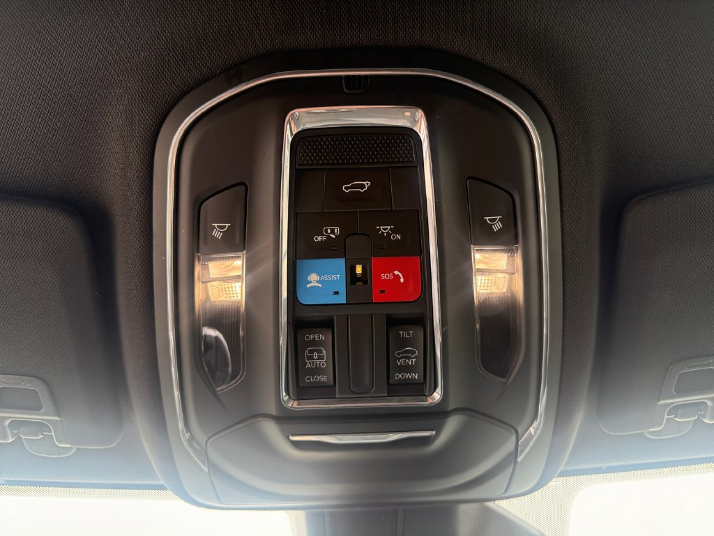 Used 2023 Jeep Grand Cherokee Altitude AWD/4WD image 20