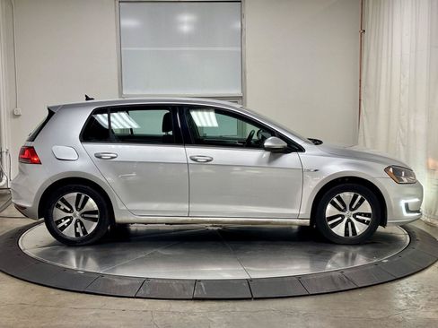 Used 2016 Volkswagen e-Golf SE FWD image 9