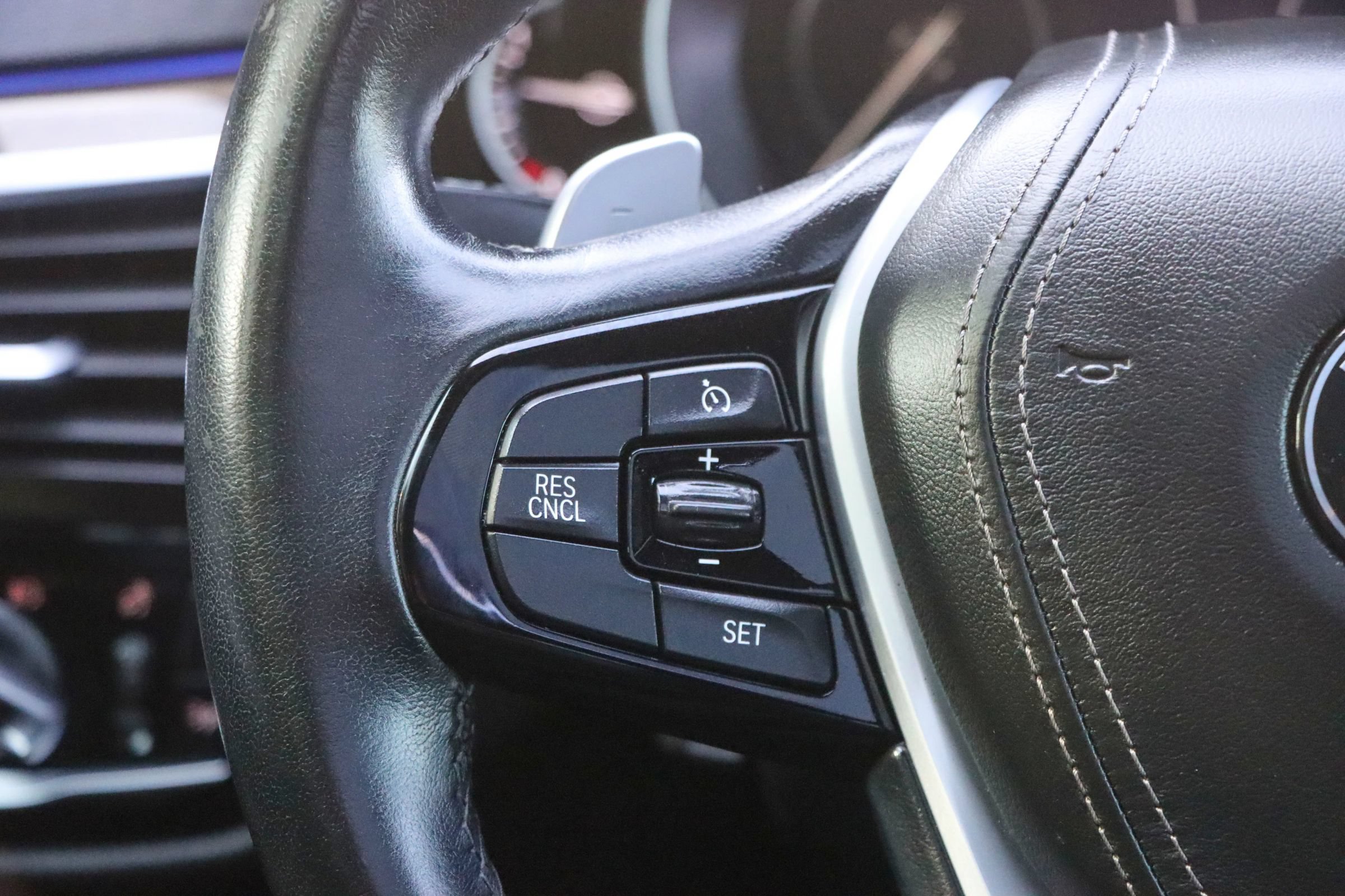 Used 2019 BMW 530e w/ Convenience Package RWD image 29