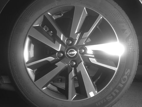 Used 2025 Nissan Versa SV image 14