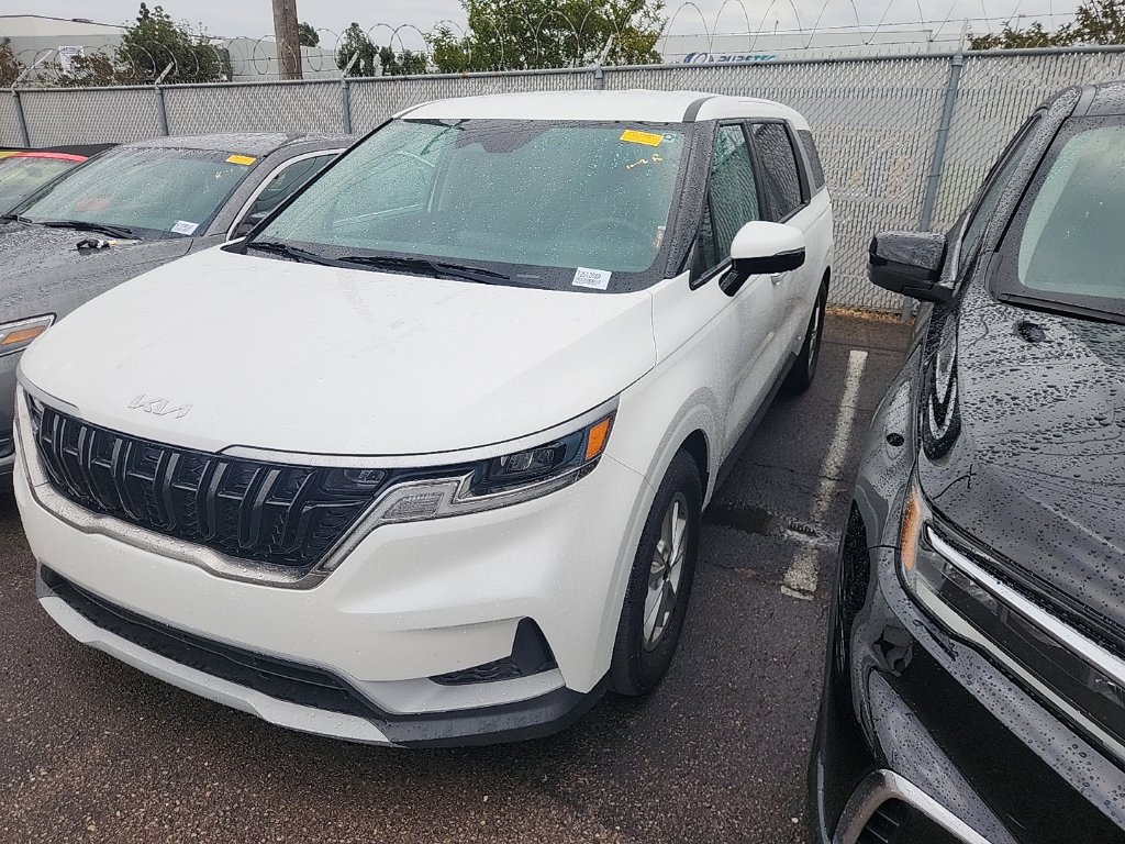 Certified 2023 Kia Carnival LX FWD image 4