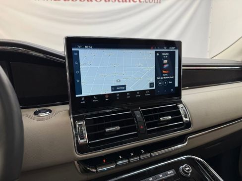 Used 2023 Lincoln Navigator Reserve image 15