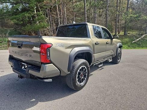 Used 2025 Toyota Tacoma TRD Off-Road w/ TRD Off Road Premium Package AWD/4WD image 5