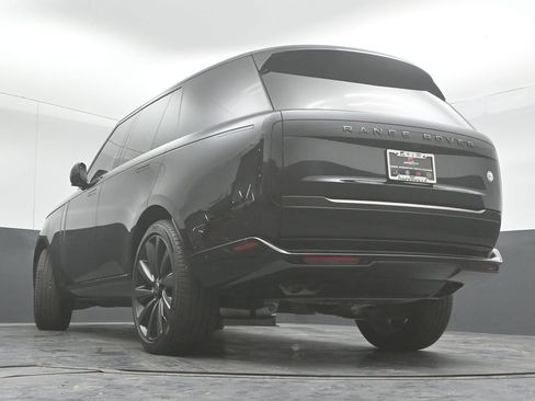 Used 2025 Land Rover Range Rover SV AWD/4WD image 42