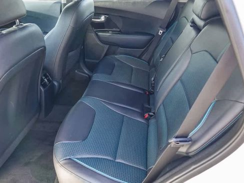 Certified 2022 Kia Niro EX Premium image 17