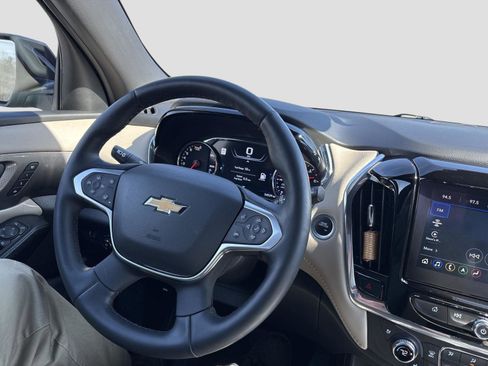 Used 2023 Chevrolet Traverse Premier AWD/4WD image 36