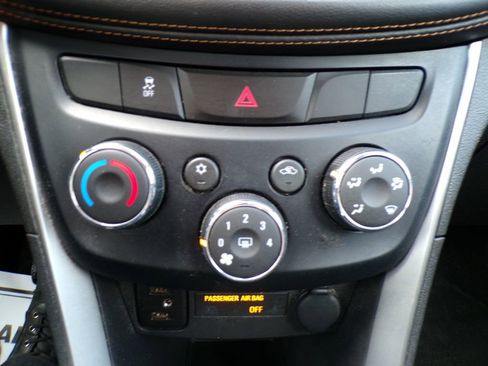 Used 2019 Chevrolet Trax LT FWD image 27