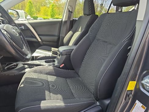 Used 2017 Toyota RAV4 XLE w/ Carpet Mat Package AWD/4WD image 11