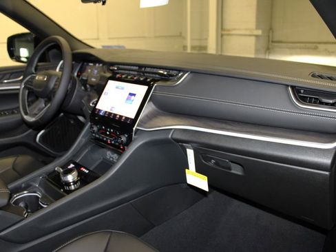 New 2025 Jeep Grand Cherokee Limited w/ Luxury Tech Group II image 26