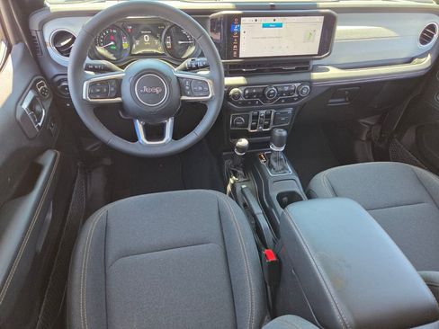 Used 2025 Jeep Wrangler Unlimited Sahara AWD/4WD image 6