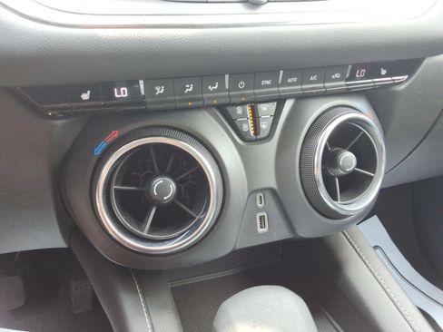 Used 2024 Chevrolet Blazer LT AWD/4WD image 17