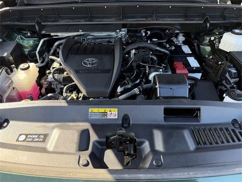 Certified 2024 Toyota Highlander XLE image 35