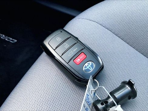 Used 2026 Toyota Corolla SE FWD image 14
