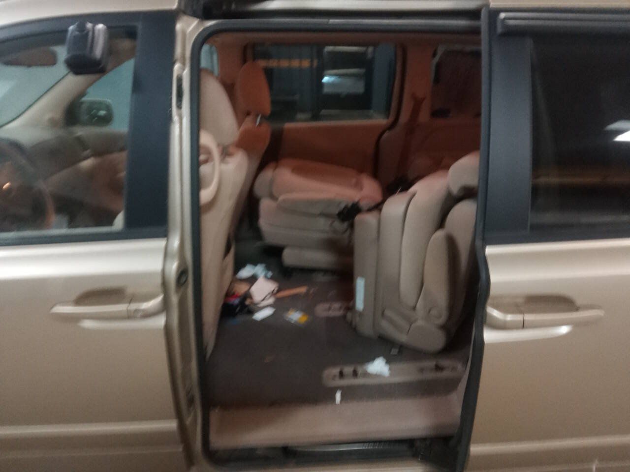 Used 2008 Kia Sedona LX FWD image 21