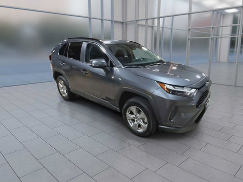 Used 2025 Toyota RAV4 XLE AWD/4WD image 2