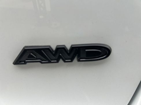 New 2026 Chrysler Pacifica Select AWD/4WD image 12