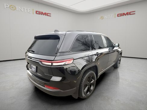 Used 2022 Jeep Grand Cherokee Altitude image 6