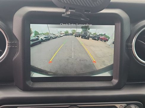 Used 2021 Jeep Wrangler Unlimited Sahara AWD/4WD image 15
