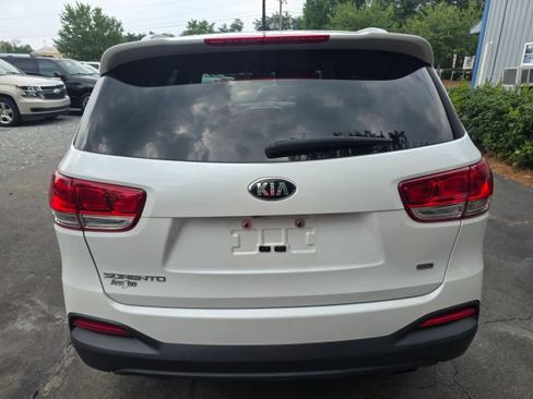 Used 2017 Kia Sorento FWD image 6