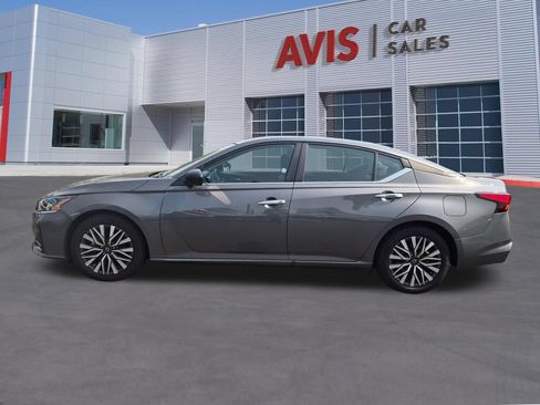 Used 2025 Nissan Altima 2.5 SV FWD image 10